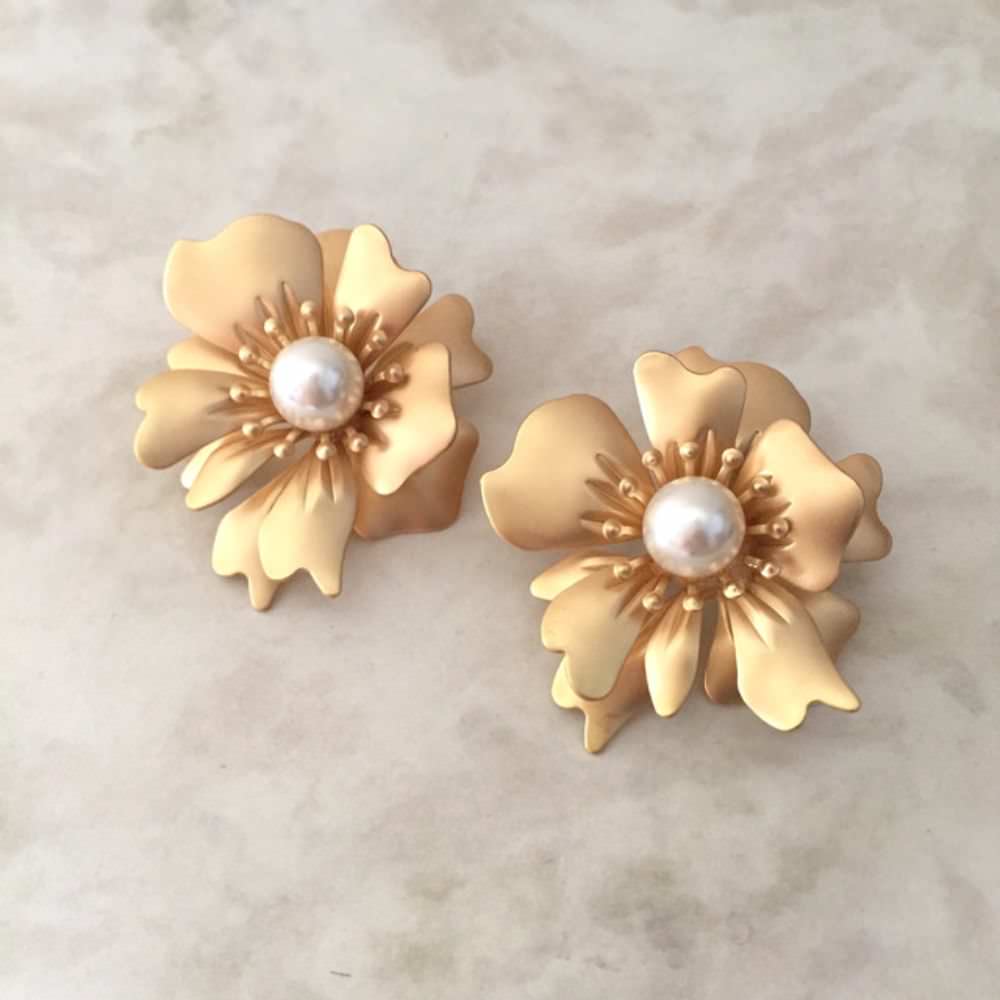 【ピアス・イヤリング】plume フラワーピアス/ブライダルアクセサリー 【結婚式 ピアス イヤリング】