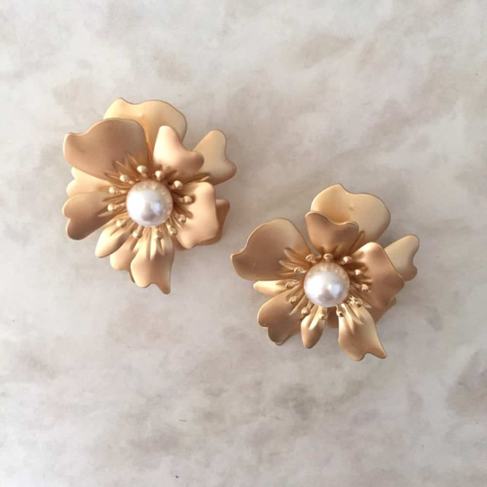 【ピアス・イヤリング】plume フラワーピアス/ブライダルアクセサリー 【結婚式 ピアス イヤリング】