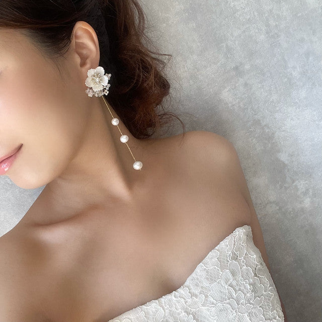 【ピアス・イヤリング】オリジナル商品Amour フラワー淡水パールピアス 【結婚式　ピアス　イヤリング】