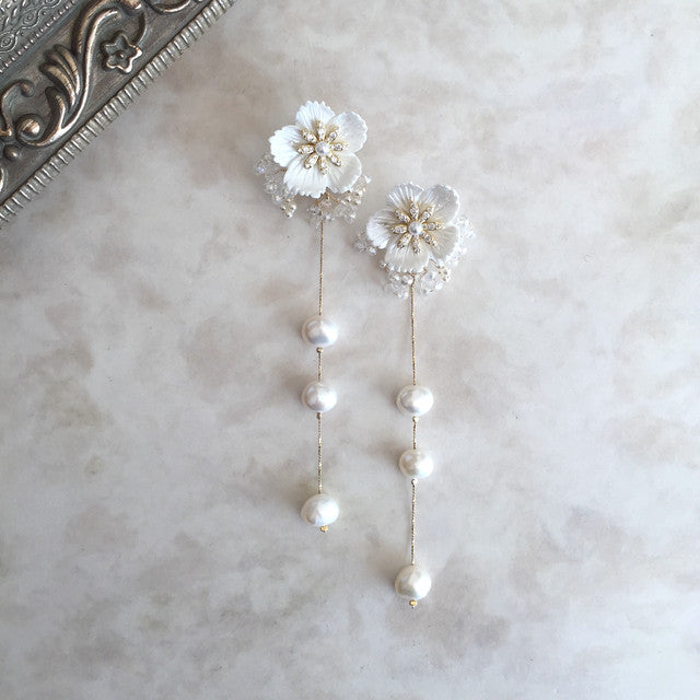 【ピアス・イヤリング】オリジナル商品Amour フラワー淡水パールピアス 【結婚式 ピアス イヤリング】