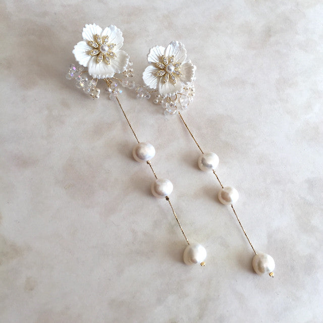 【ピアス・イヤリング】オリジナル商品Amour フラワー淡水パールピアス 【結婚式 ピアス イヤリング】