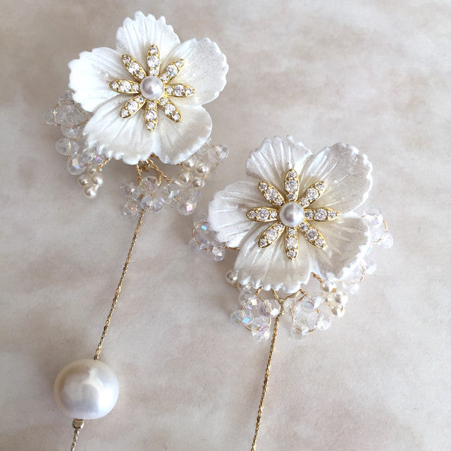 【ピアス・イヤリング】オリジナル商品Amour フラワー淡水パールピアス 【結婚式 ピアス イヤリング】