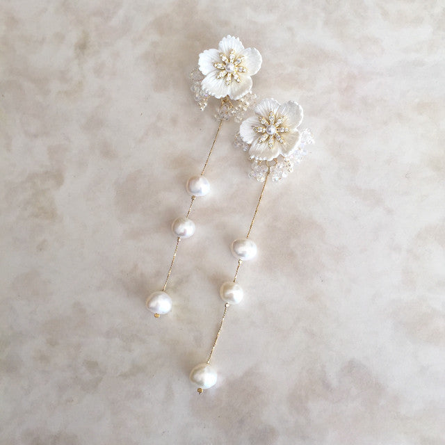 【ピアス・イヤリング】オリジナル商品Amour フラワー淡水パールピアス 【結婚式 ピアス イヤリング】