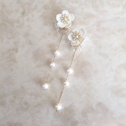 【ピアス・イヤリング】オリジナル商品Amour フラワー淡水パールピアス 【結婚式 ピアス イヤリング】