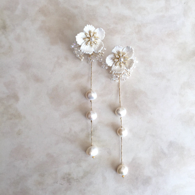 【ピアス・イヤリング】オリジナル商品Amour フラワー淡水パールピアス 【結婚式 ピアス イヤリング】