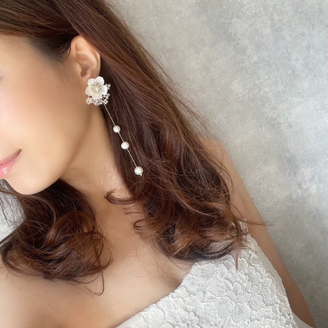 【ピアス・イヤリング】オリジナル商品Amour フラワー淡水パールピアス 【結婚式　ピアス　イヤリング】