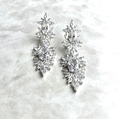 【ピアス・イヤリング】Adorer ジルコニアブライダルピアス 【結婚式 ピアス イヤリング】