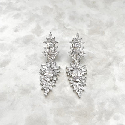 【ピアス・イヤリング】Adorer ジルコニアブライダルピアス 【結婚式 ピアス イヤリング】