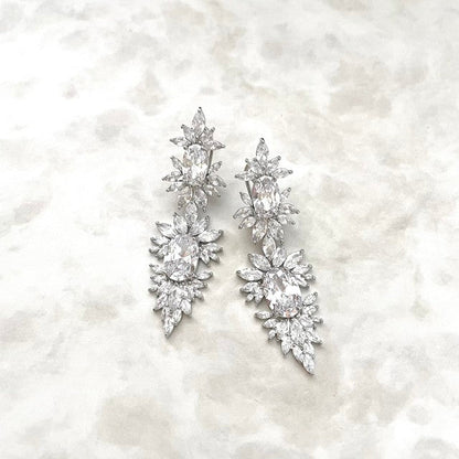 【ピアス・イヤリング】Adorer ジルコニアブライダルピアス 【結婚式 ピアス イヤリング】