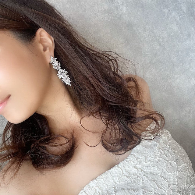 【ピアス・イヤリング】Adorer ジルコニアブライダルピアス 【結婚式 ピアス イヤリング】