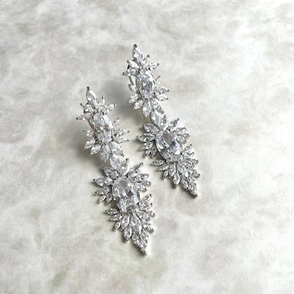 【ピアス・イヤリング】Adorer ジルコニアブライダルピアス 【結婚式 ピアス イヤリング】