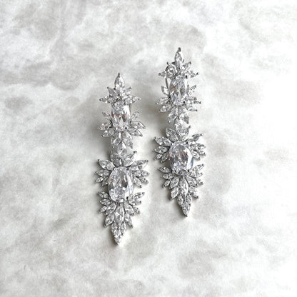 【ピアス・イヤリング】Adorer ジルコニアブライダルピアス 【結婚式 ピアス イヤリング】