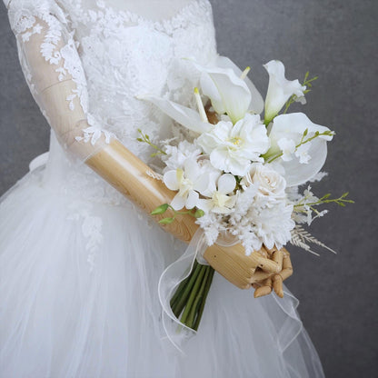 カラーとパンパスのホワイトブーケ