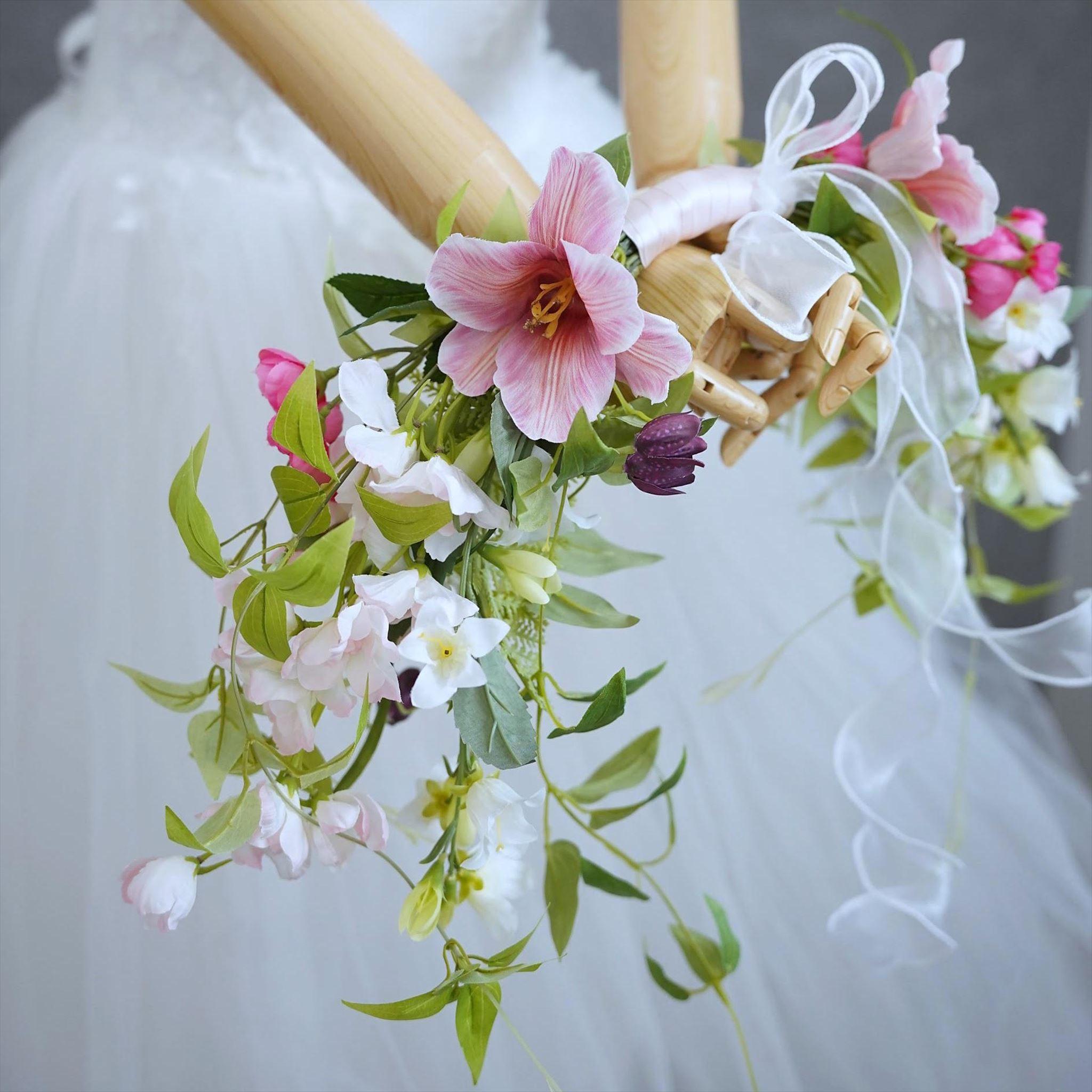 チューリップとグリーンのバレリーナブーケ – 結婚式準備サイトCORDY