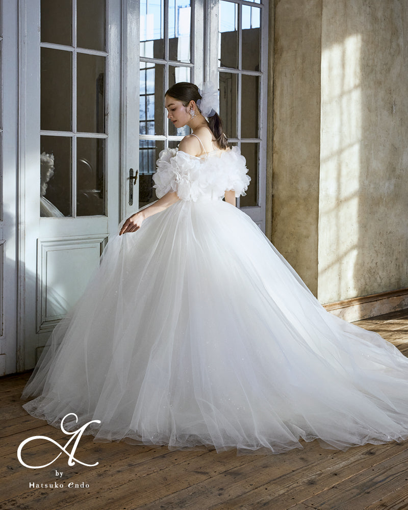 ナナ HE-164(Off White)【ウェディングドレスレンタル】