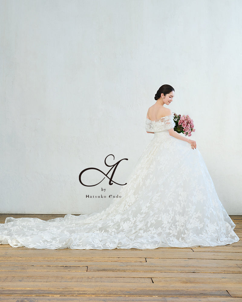 ローズ HE-137(Off White)【ウェディングドレスレンタル】