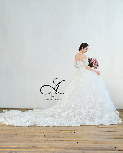 ローズ HE-137(Off White)【ウェディングドレスレンタル】