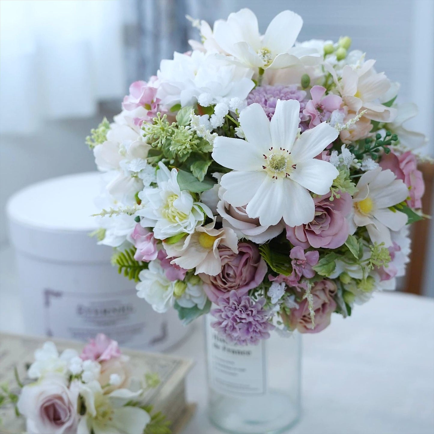 コスモスのピンクホワイトブーケ【結婚式　フワラー　アーティフィシャルフラワー　ブーケ　ブートニア】