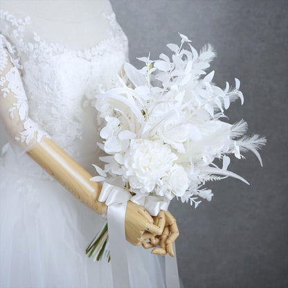 ホワイトリーフのブーケ【結婚式　フワラー　アーティフィシャルフラワー　ブーケ　ブートニア】