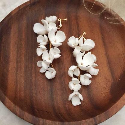 【ピアス・イヤリング】white flower フラワーイヤリング/ブライダルアクセサリー 【結婚式 ピアス イヤリング】