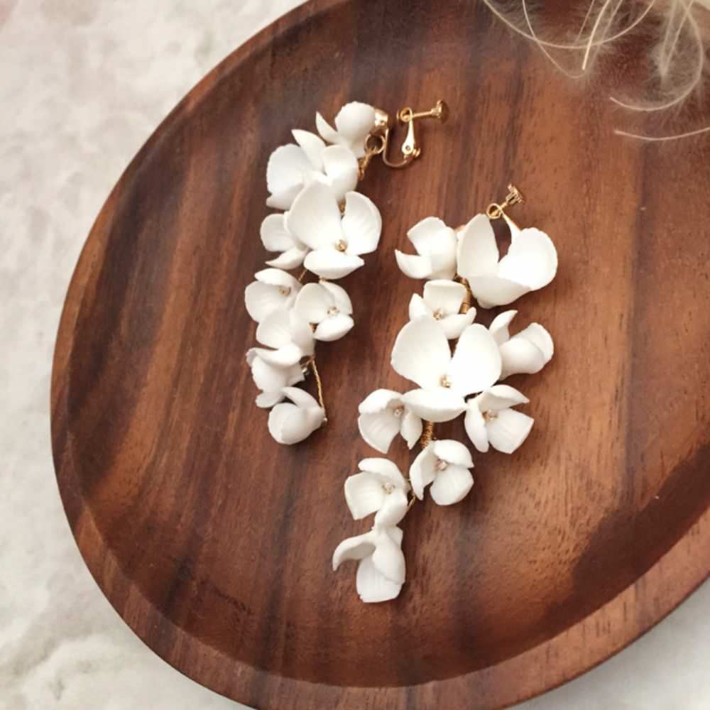 【ピアス・イヤリング】white flower フラワーイヤリング/ブライダルアクセサリー 【結婚式 ピアス イヤリング】