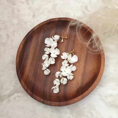 【ピアス・イヤリング】white flower フラワーイヤリング/ブライダルアクセサリー 【結婚式 ピアス イヤリング】