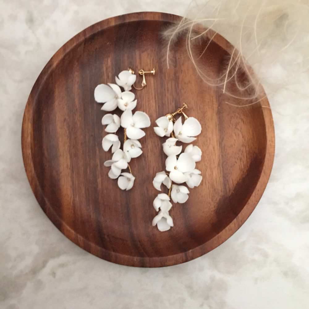 【ピアス・イヤリング】white flower フラワーイヤリング/ブライダルアクセサリー 【結婚式 ピアス イヤリング】