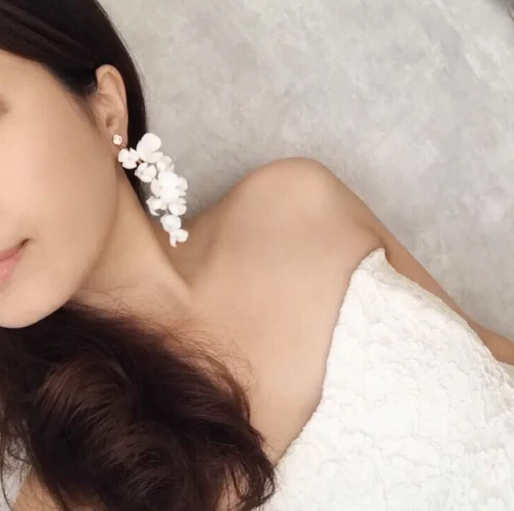 【ピアス・イヤリング】white flower フラワーイヤリング/ブライダルアクセサリー 【結婚式 ピアス イヤリング】