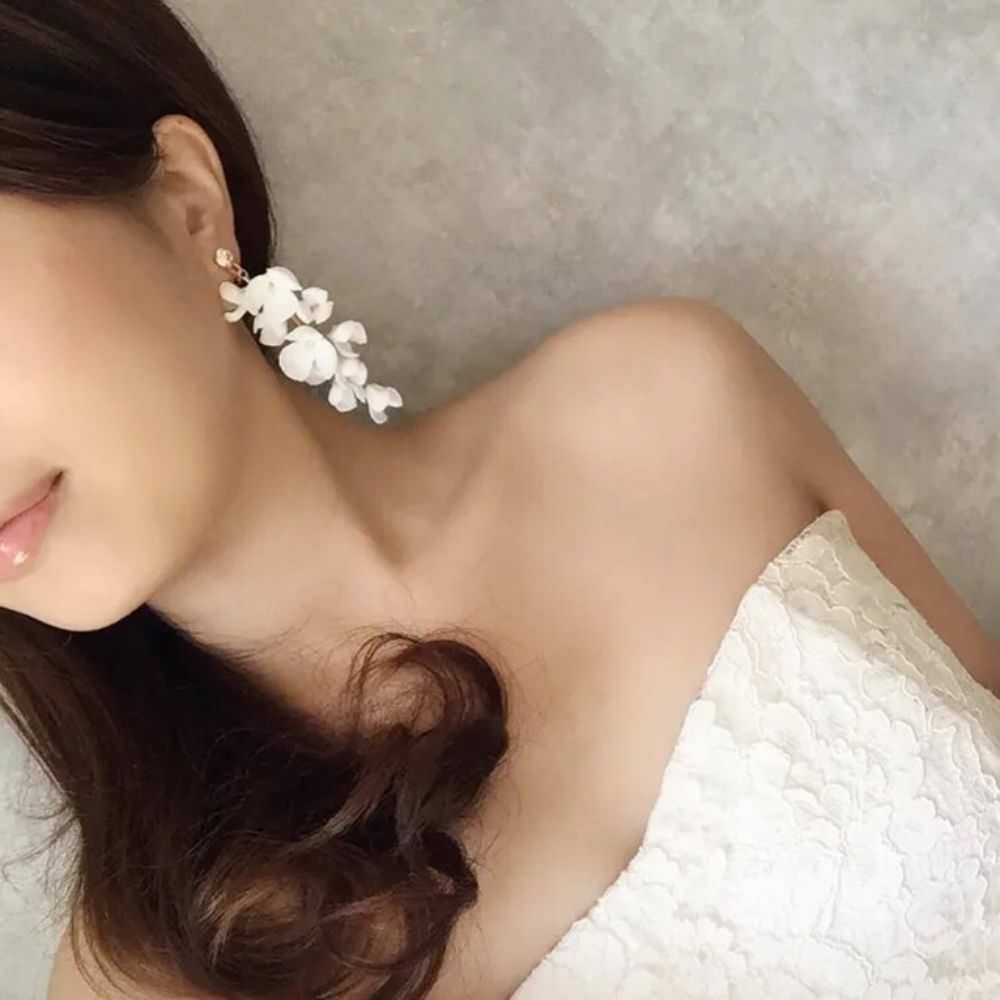 【ピアス・イヤリング】white flower フラワーイヤリング/ブライダルアクセサリー 【結婚式 ピアス イヤリング】