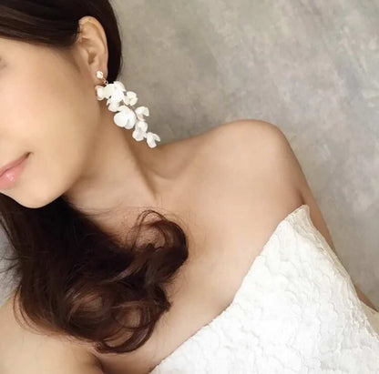 【ピアス・イヤリング】white flower フラワーイヤリング/ブライダルアクセサリー 【結婚式 ピアス イヤリング】