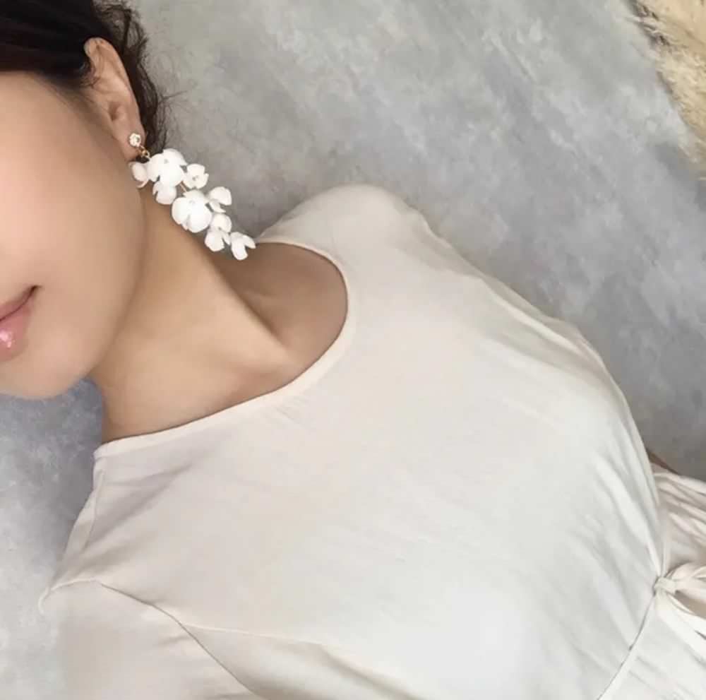 【ピアス・イヤリング】white flower フラワーイヤリング/ブライダルアクセサリー 【結婚式 ピアス イヤリング】