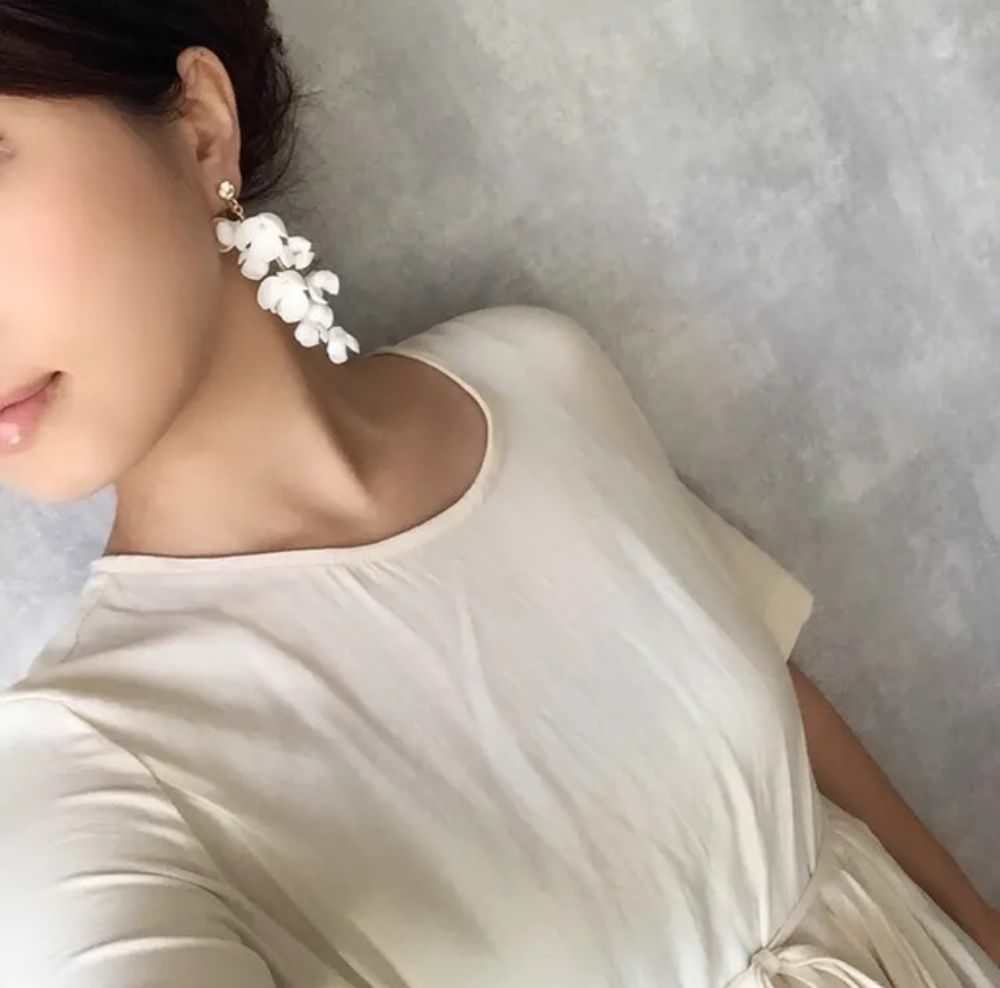 【ピアス・イヤリング】white flower フラワーイヤリング/ブライダルアクセサリー 【結婚式 ピアス イヤリング】