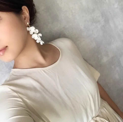 【ピアス・イヤリング】white flower フラワーイヤリング/ブライダルアクセサリー 【結婚式 ピアス イヤリング】