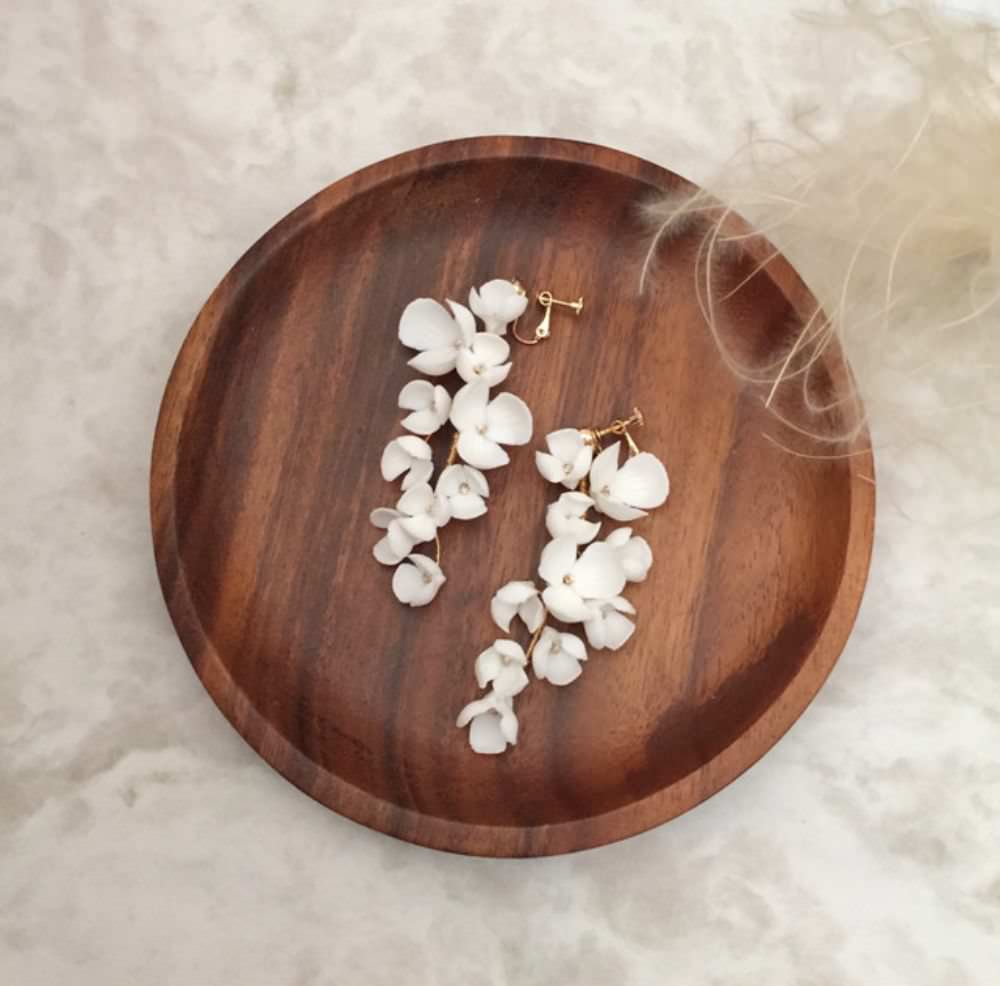 【ピアス・イヤリング】white flower フラワーイヤリング/ブライダルアクセサリー 【結婚式 ピアス イヤリング】