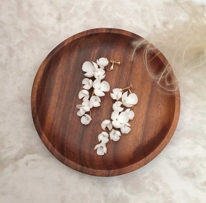 【ピアス・イヤリング】white flower フラワーイヤリング/ブライダルアクセサリー 【結婚式 ピアス イヤリング】