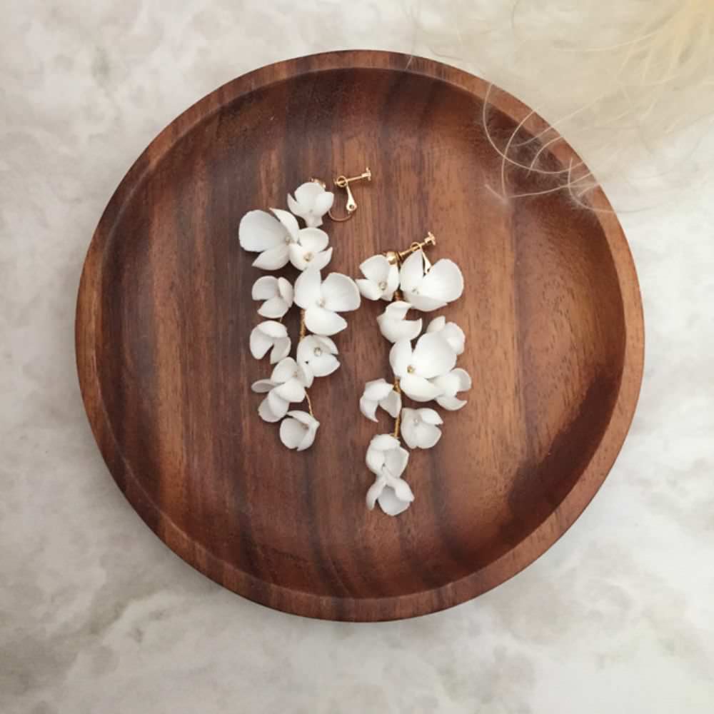 【ピアス・イヤリング】white flower フラワーイヤリング/ブライダルアクセサリー 【結婚式 ピアス イヤリング】