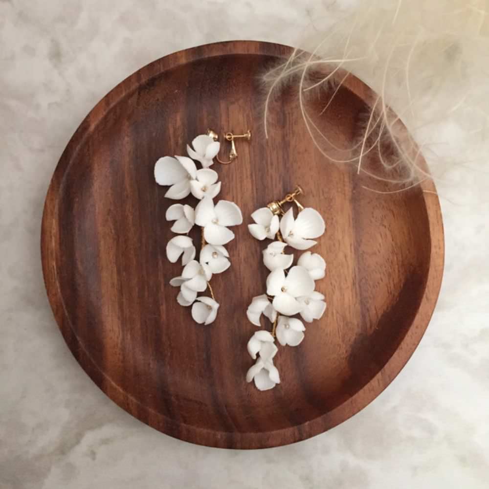 【ピアス・イヤリング】white flower フラワーイヤリング/ブライダルアクセサリー 【結婚式 ピアス イヤリング】