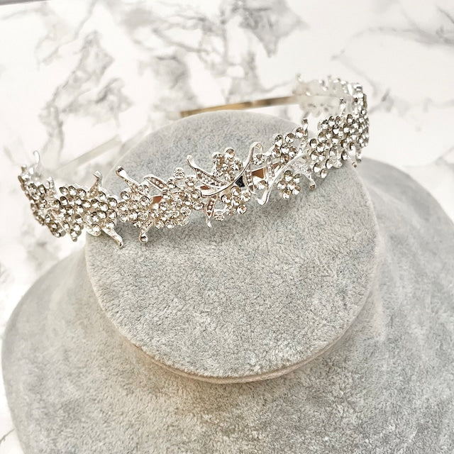 【ヘッドドレス】croiser ビジューブライダルティアラ 【結婚式 ヘアアクセサリー】