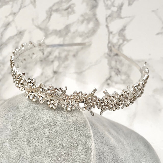 【ヘッドドレス】croiser ビジューブライダルティアラ 【結婚式 ヘアアクセサリー】