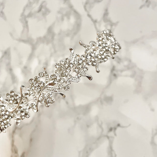 【ヘッドドレス】croiser ビジューブライダルティアラ 【結婚式 ヘアアクセサリー】