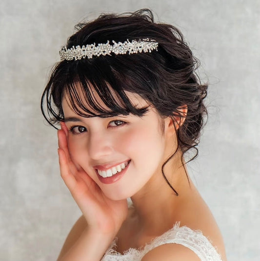 【ヘッドドレス】croiser ビジューブライダルティアラ 【結婚式 ヘアアクセサリー】