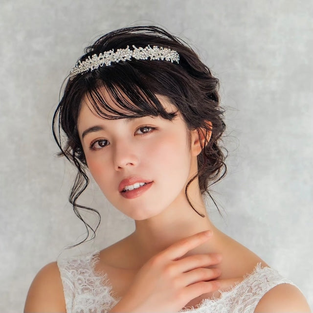 【ヘッドドレス】croiser ビジューブライダルティアラ 【結婚式 ヘアアクセサリー】