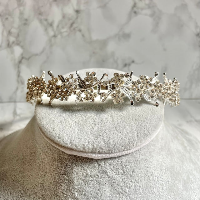 【ヘッドドレス】croiser ビジューブライダルティアラ 【結婚式 ヘアアクセサリー】