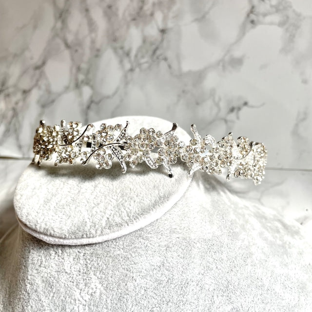 【ヘッドドレス】croiser ビジューブライダルティアラ 【結婚式 ヘアアクセサリー】