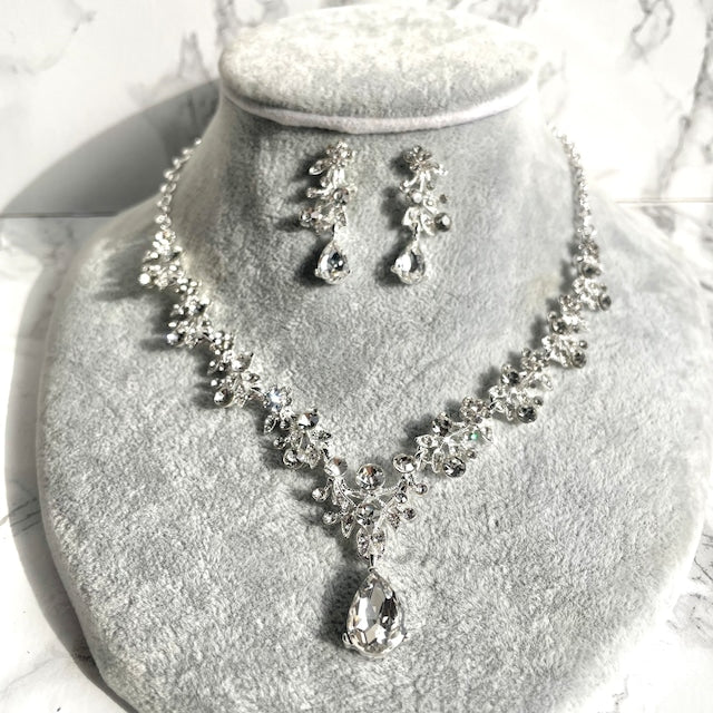 ange silverビジューブライダルネックレス&ピアスセット 【結婚式 アクセサリーセット】
