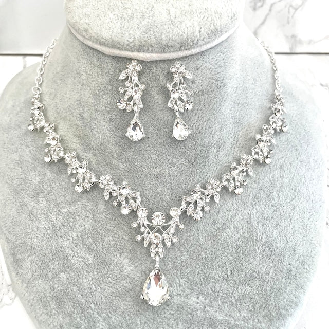 ange silverビジューブライダルネックレス&ピアスセット 【結婚式 アクセサリーセット】