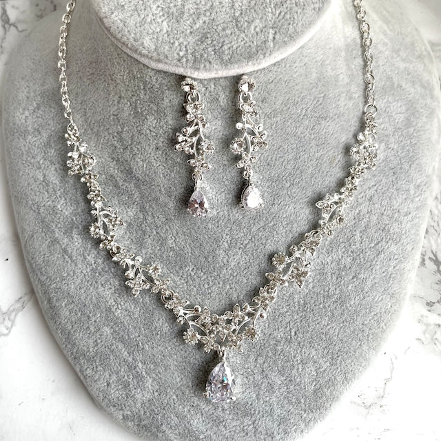 jouer silverビジューブライダルネックレス&ピアスセット 【結婚式 アクセサリーセット】