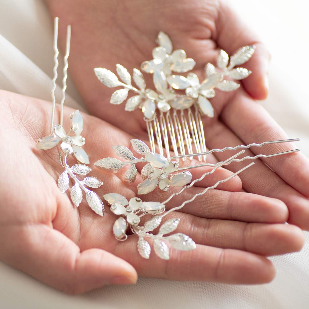 (4点セット) ブライダルヘッドドレス フラワー リーフ ヘッドコーム ピン【シルバー】p10 【結婚式 ヘアアクセサリー】