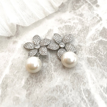 【ピアス・イヤリング】porte ジルコニアフラワーパールピアス 【結婚式 ピアス イヤリング】