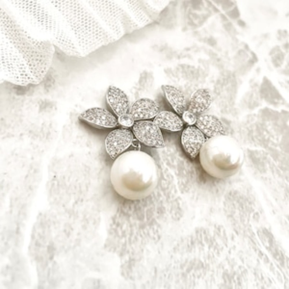 【ピアス・イヤリング】porte ジルコニアフラワーパールピアス 【結婚式 ピアス イヤリング】